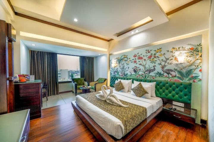 Room 3 of 9