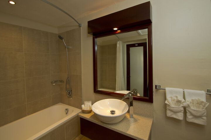 Room 8 of 16