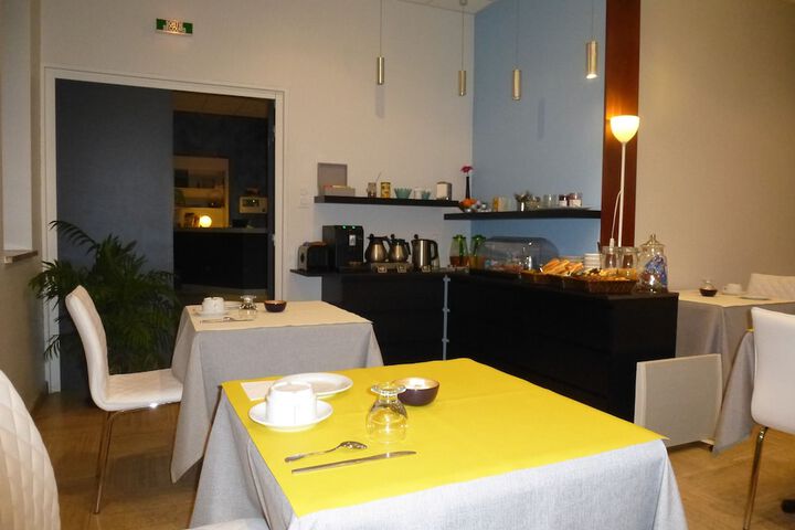 Breakfast/Coffee Service 15 of 18