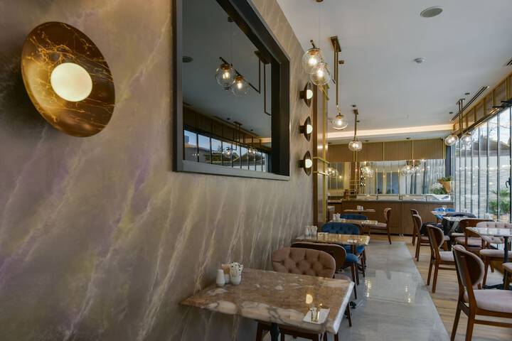 Breakfast area