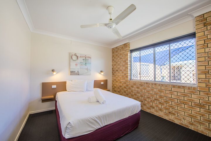 Room 14 of 32