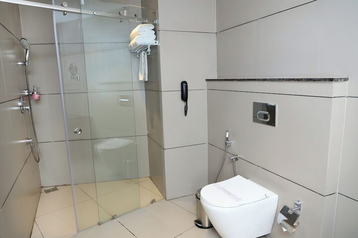 Room 11 of 24