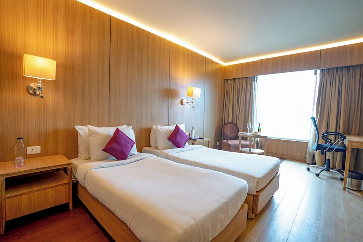 Room 6 of 34