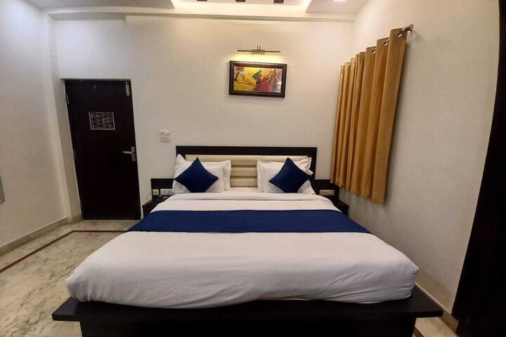 Room 8 of 38