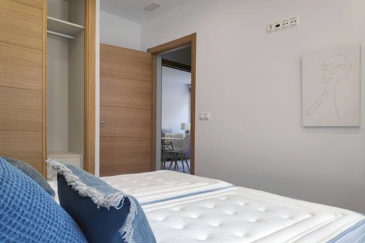 Room 2 of 37