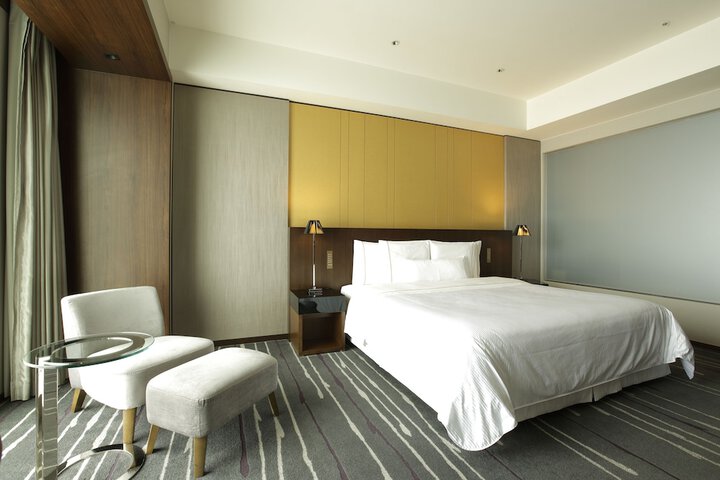 Room 5 of 76