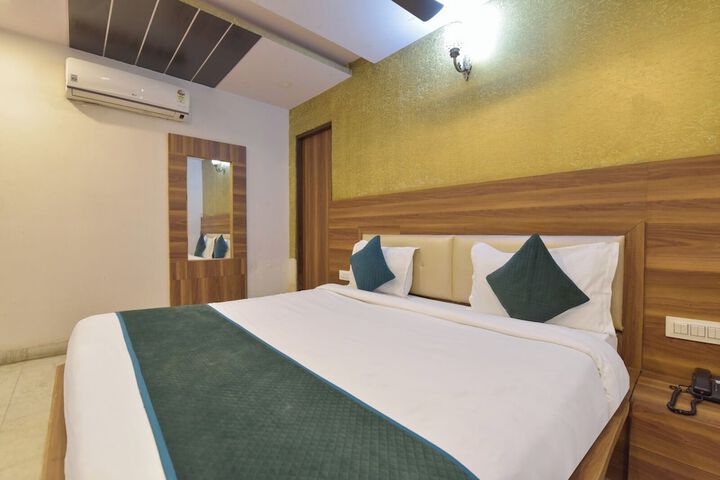 Room 4 of 24
