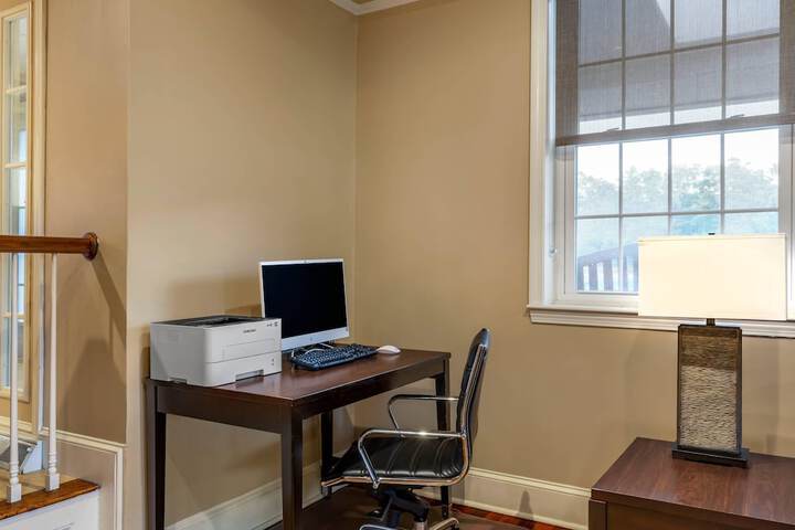 Business Center 54 of 56