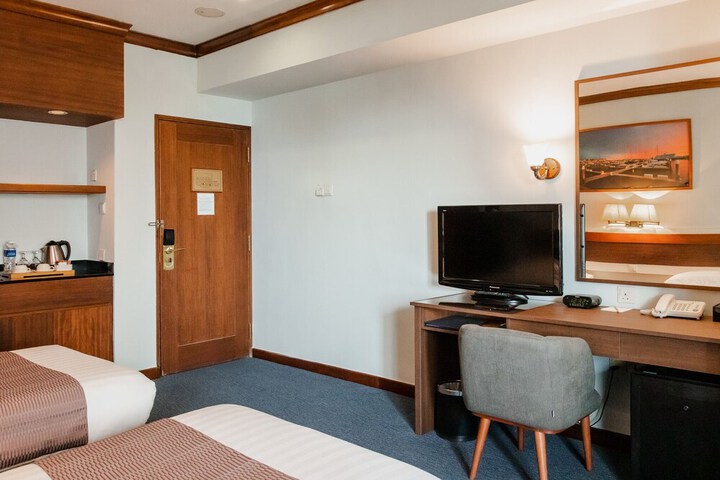 Room 6 of 30