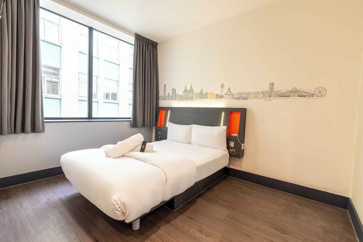 Room 15 of 37