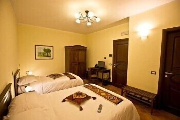 Room 10 of 34