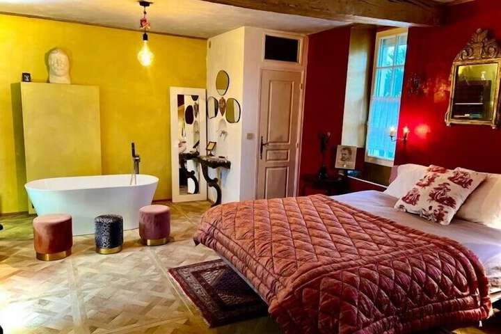 Room 4 of 10