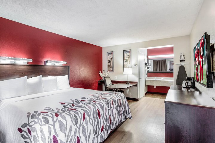 Room 10 of 28