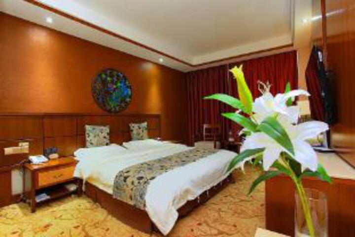 Room 8 of 10