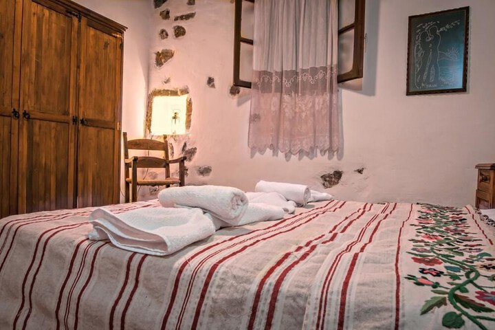 Room 3 of 32
