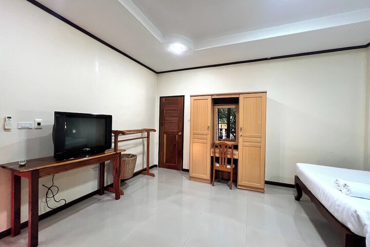 Room 2 of 85