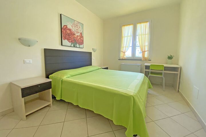Room 15 of 122