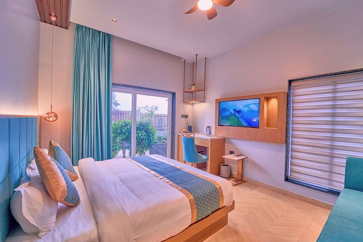 Room 2 of 100