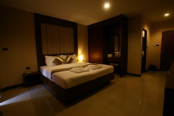 Room 11 of 34