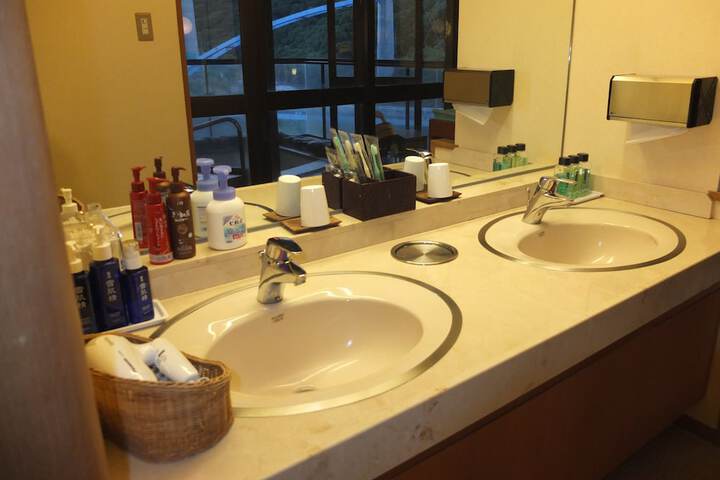 Room 20 of 77