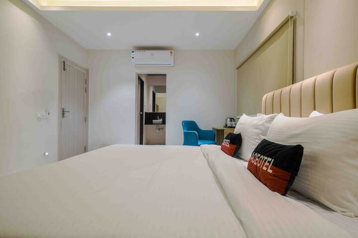 Room 12 of 33