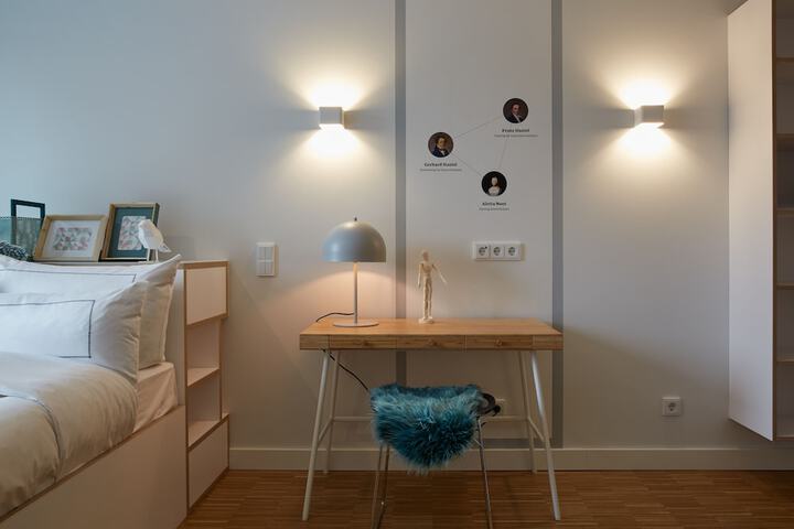 Room 13 of 33
