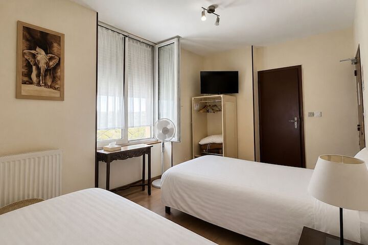 Room 13 of 42