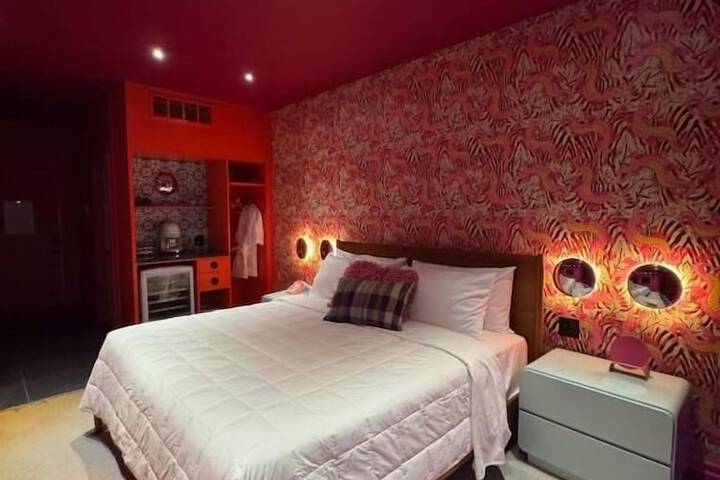 Room 2 of 10