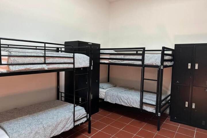 Room 17 of 33