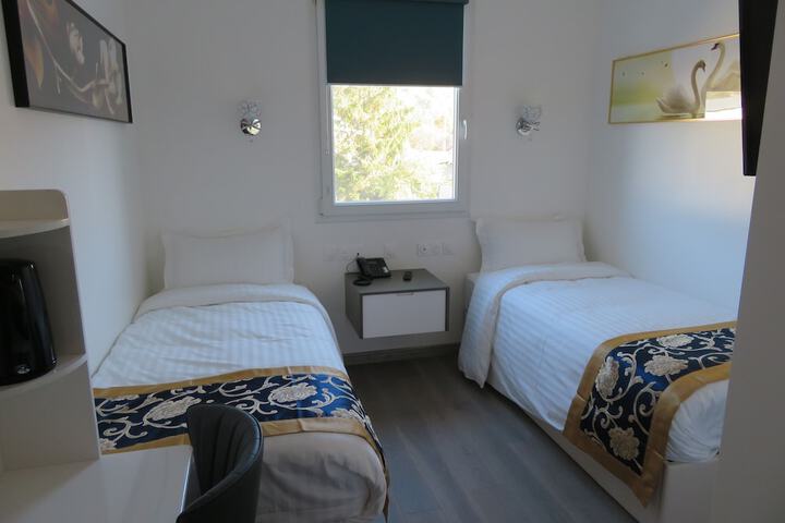 Room 3 of 37