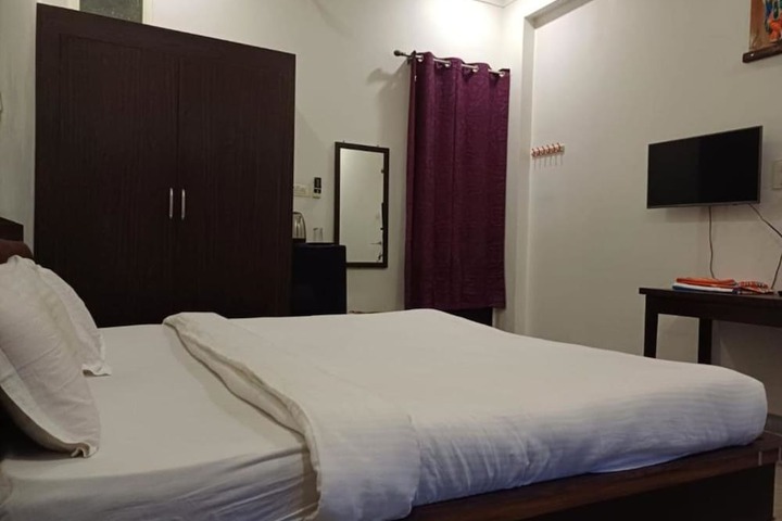 Room 12 of 21