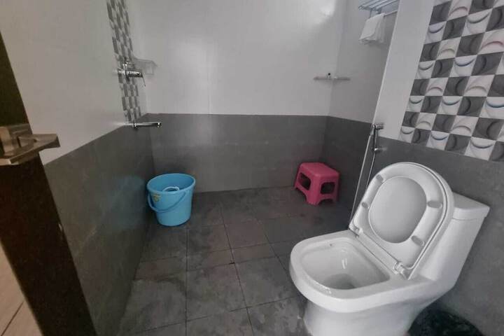 Room 9 of 12