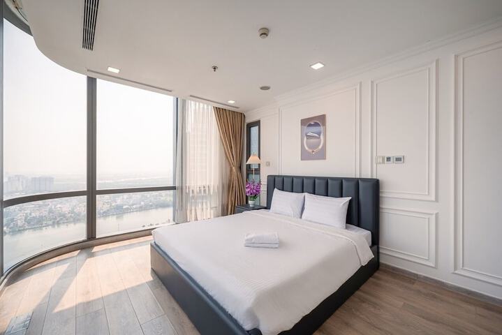 Room 59 of 243