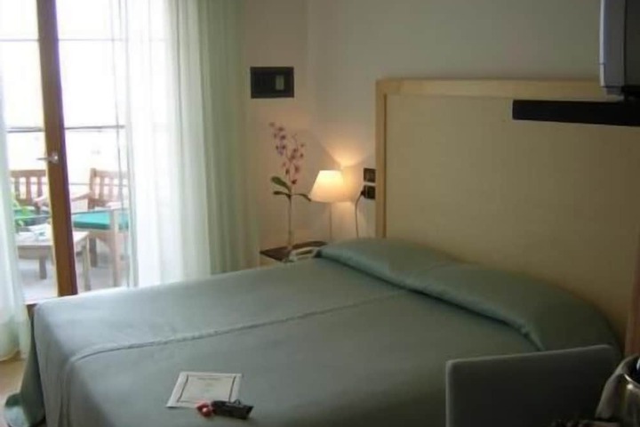 Room 7 of 34