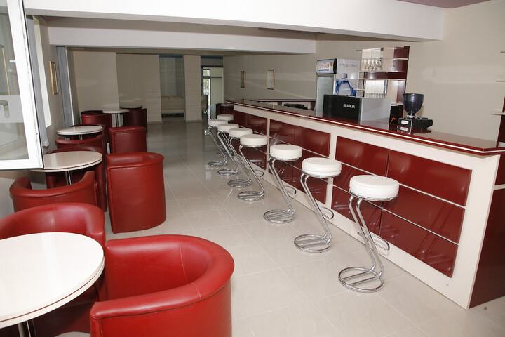 Lounge 7 of 8
