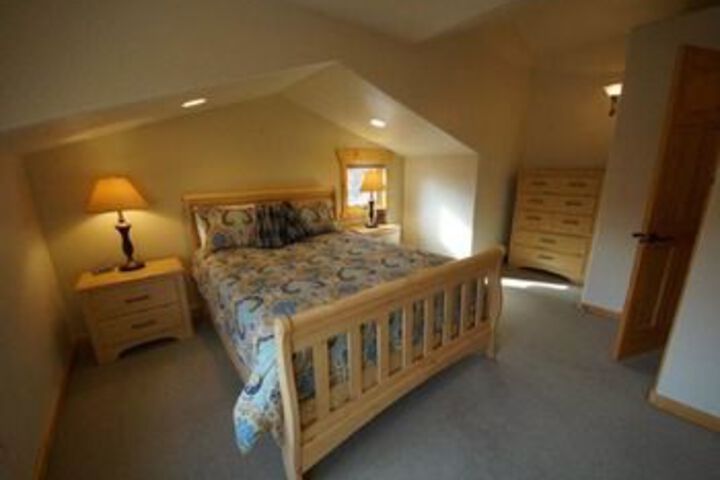 Room 33 of 65