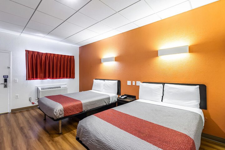 2 Double Beds (1 of 14)