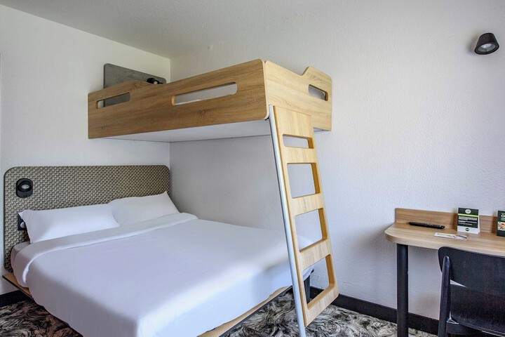 Room 8 of 28