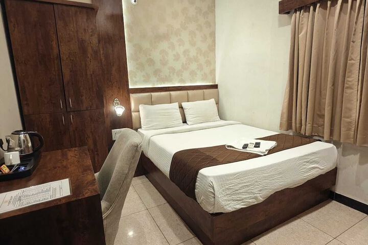 Room 14 of 32