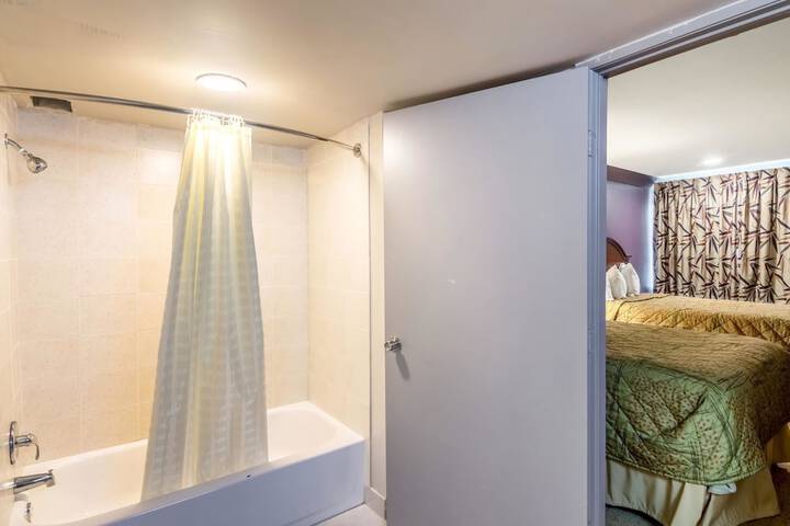 2 Double Beds (13 of 15)