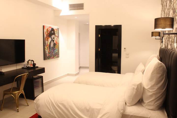 Room 8 of 34