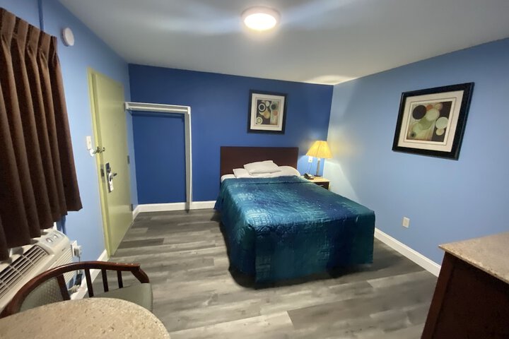 1 Queen Bed (51 of 69)