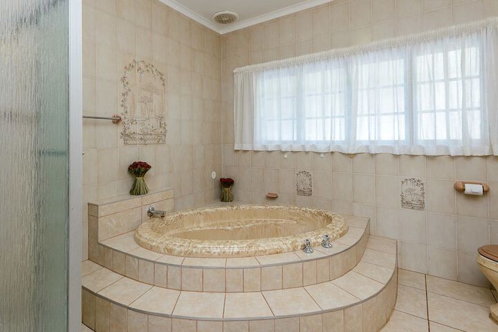 Room 33 of 54