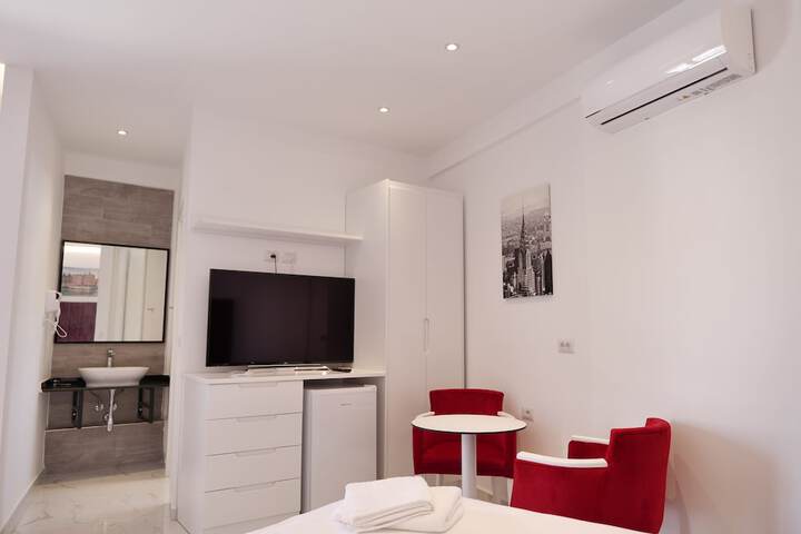 Room 4 of 38