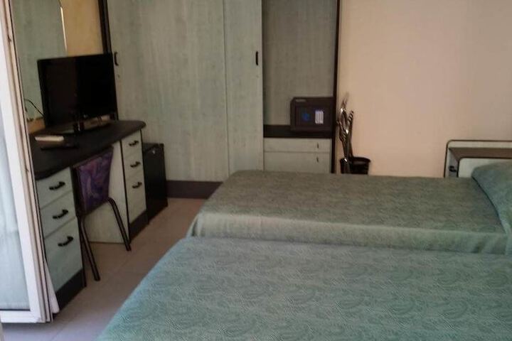 Room 9 of 17