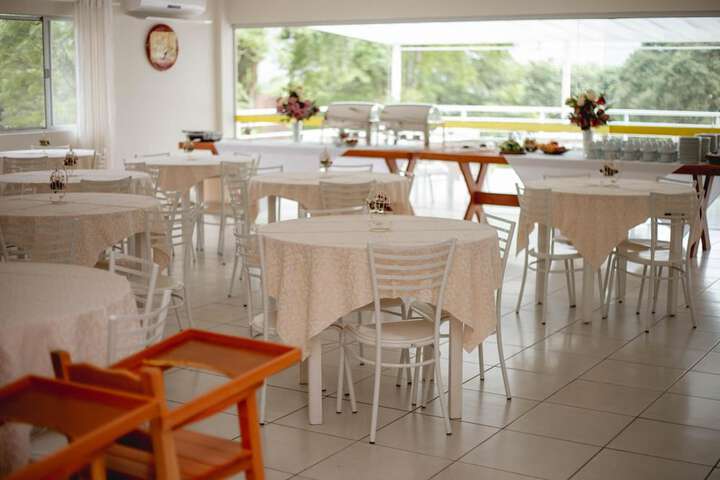 Dining 38 of 61