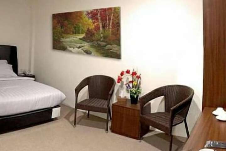 Room 7 of 18