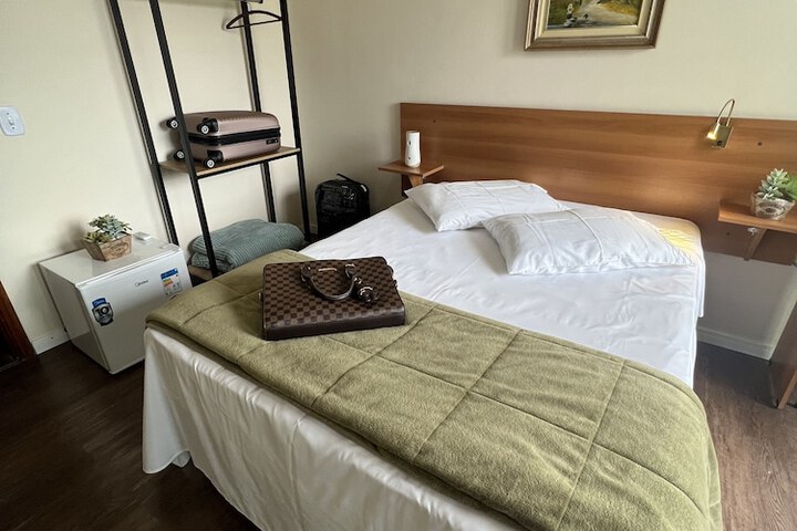 Room 2 of 64