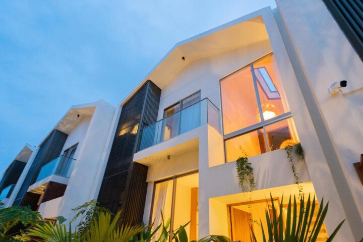 ELIVAAS 3BHK with Pvt Pool Mirai Taurus