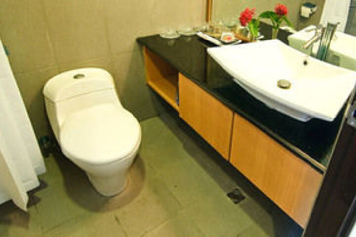 Room 4 of 33